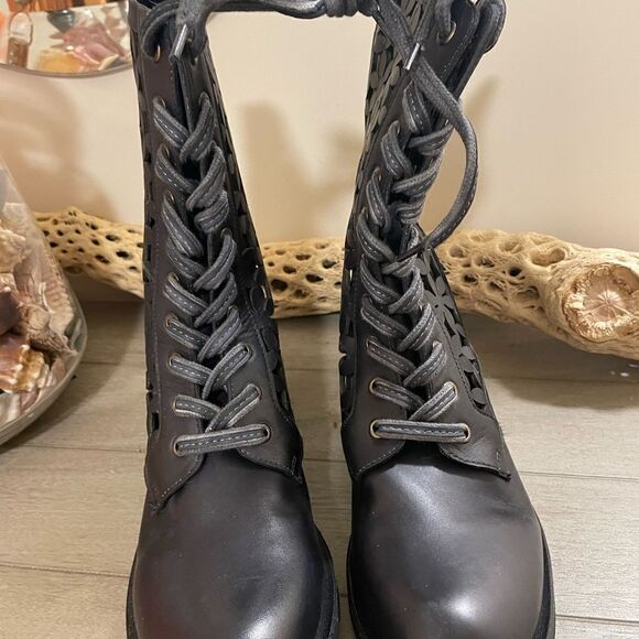 New Free People Black Leather Flower Cut Outs Power Lace-Up Zip Back Boo… - Picture 4 of 10